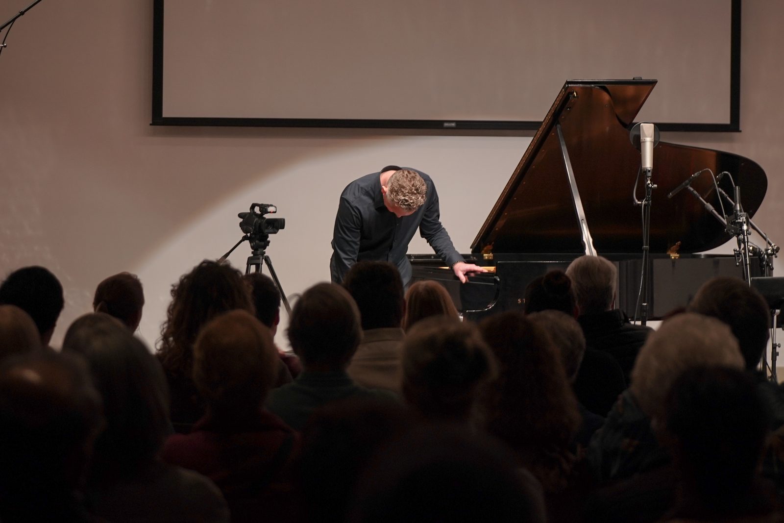 Justin Levitt performs for a full house